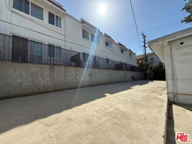 1116 Irving Avenue, Glendale, California 91201