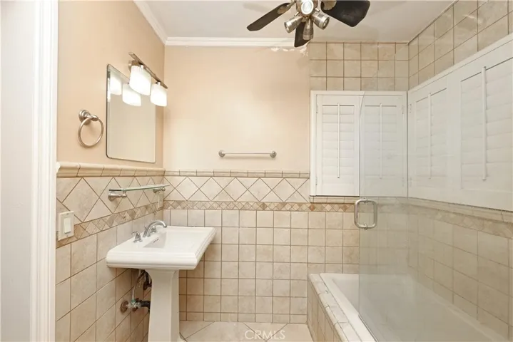 Guest House bathroom
