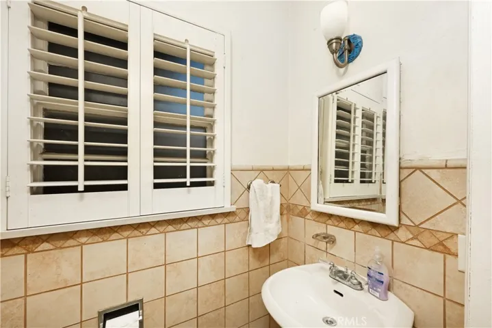 Guest House bathroom