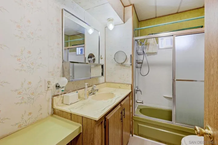 2003 Bayview Heights Dr Spc 183, San Diego, California 92105