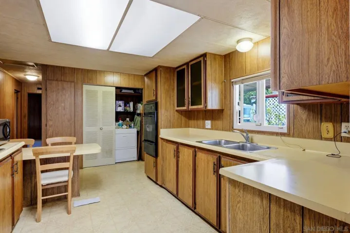 2003 Bayview Heights Dr Spc 183, San Diego, California 92105