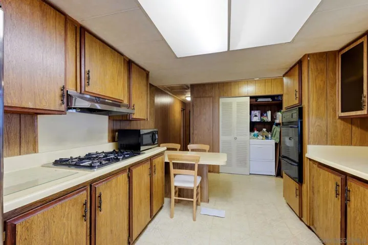 2003 Bayview Heights Dr Spc 183, San Diego, California 92105