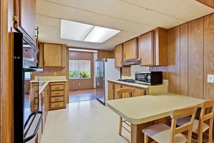 2003 Bayview Heights Dr Spc 183, San Diego, California 92105