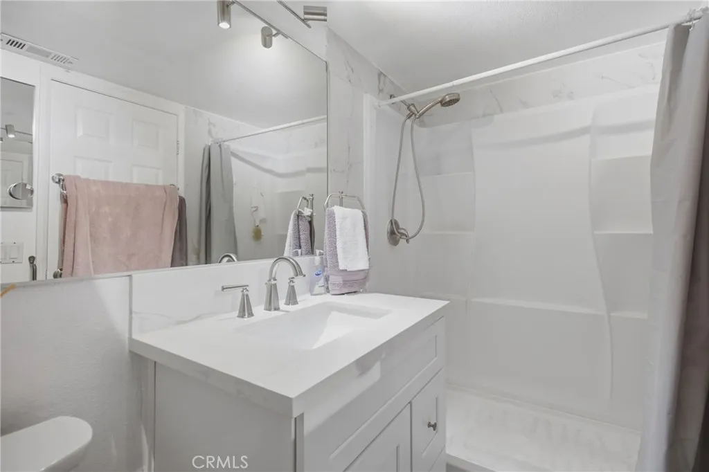 DOWNSTAIRS FULL BATHROOM W/WALK-IN SHOWER
