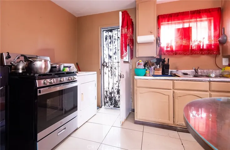 6938 Purdy Avenue, Bell Gardens, California 90201