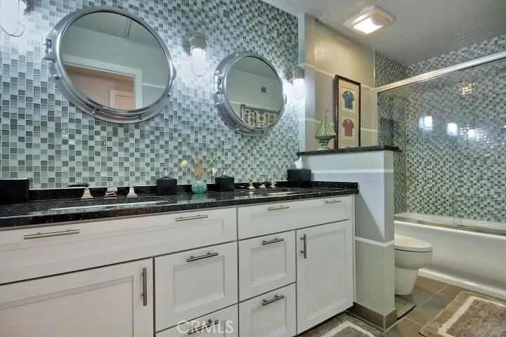Dual sink vanity