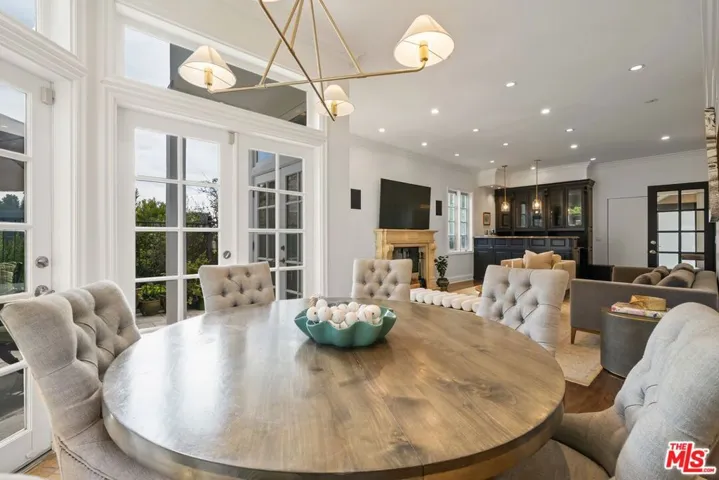 9023 Alto Cedro Drive, Beverly Hills, California 90210