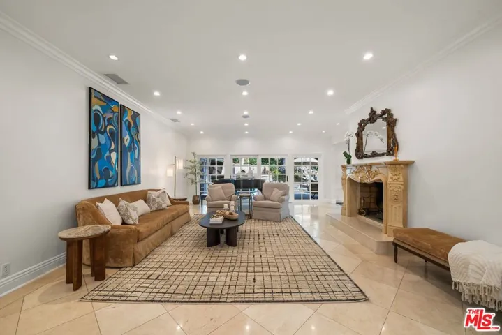 9023 Alto Cedro Drive, Beverly Hills, California 90210