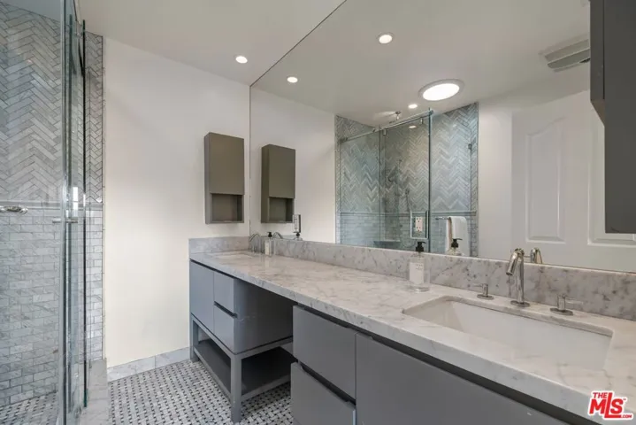 9023 Alto Cedro Drive, Beverly Hills, California 90210