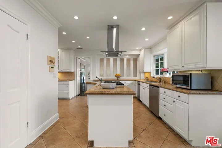 9023 Alto Cedro Drive, Beverly Hills, California 90210