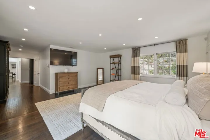 9023 Alto Cedro Drive, Beverly Hills, California 90210