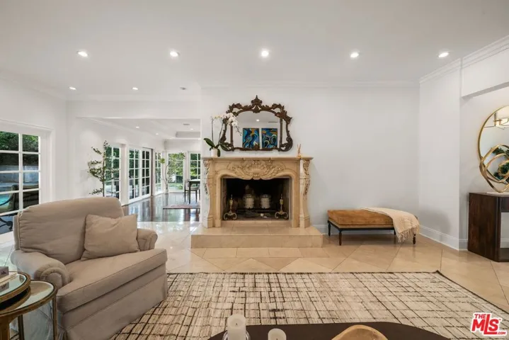 9023 Alto Cedro Drive, Beverly Hills, California 90210