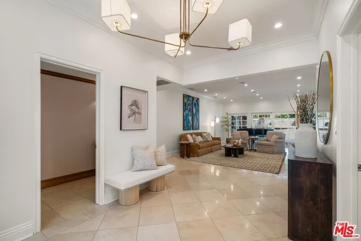 9023 Alto Cedro Drive, Beverly Hills, California 90210