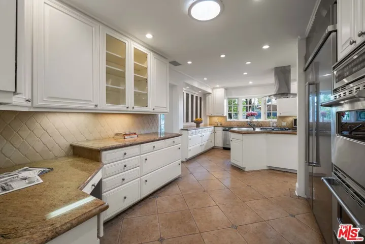 9023 Alto Cedro Drive, Beverly Hills, California 90210