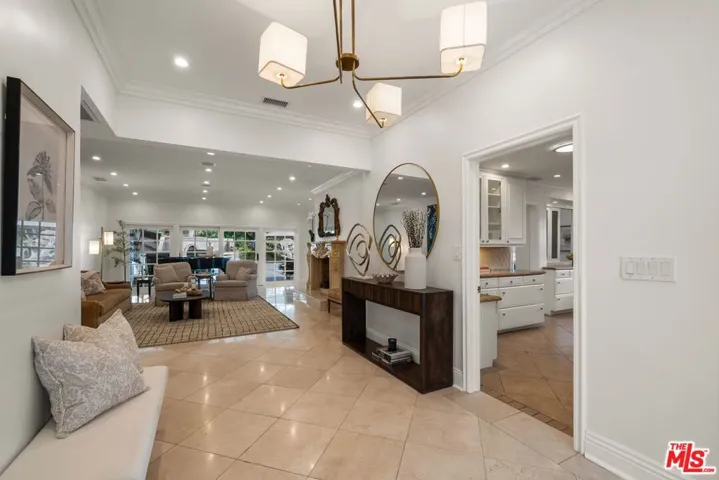 9023 Alto Cedro Drive, Beverly Hills, California 90210