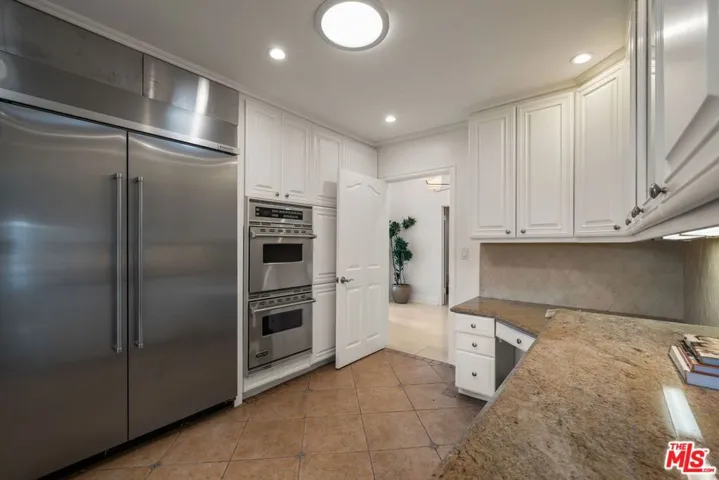 9023 Alto Cedro Drive, Beverly Hills, California 90210