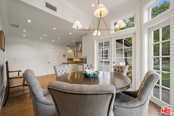 9023 Alto Cedro Drive, Beverly Hills, California 90210