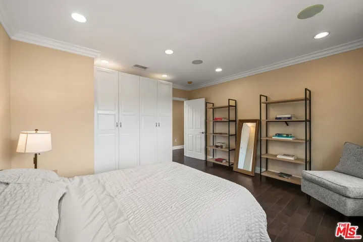 9023 Alto Cedro Drive, Beverly Hills, California 90210