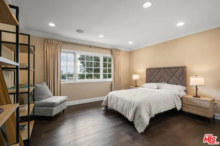 9023 Alto Cedro Drive, Beverly Hills, California 90210