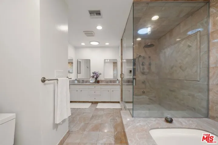 9023 Alto Cedro Drive, Beverly Hills, California 90210