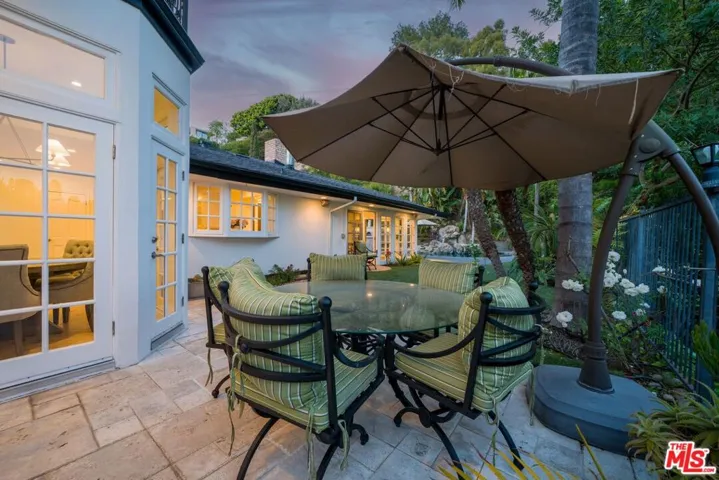 9023 Alto Cedro Drive, Beverly Hills, California 90210