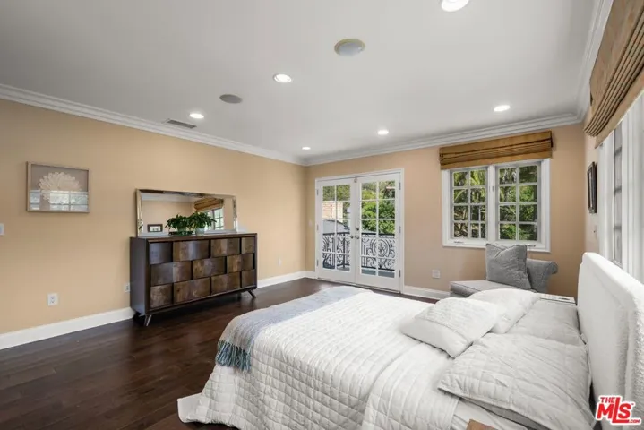 9023 Alto Cedro Drive, Beverly Hills, California 90210