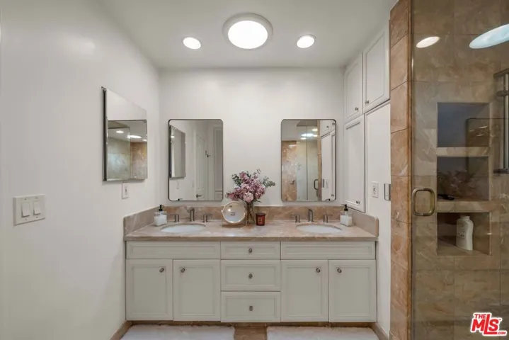 9023 Alto Cedro Drive, Beverly Hills, California 90210