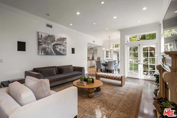 9023 Alto Cedro Drive, Beverly Hills, California 90210