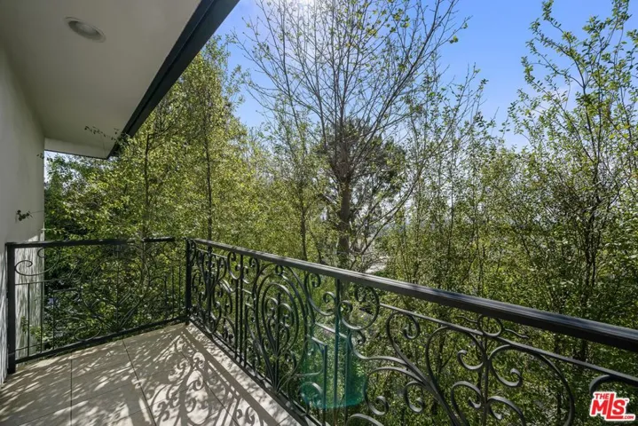 9023 Alto Cedro Drive, Beverly Hills, California 90210