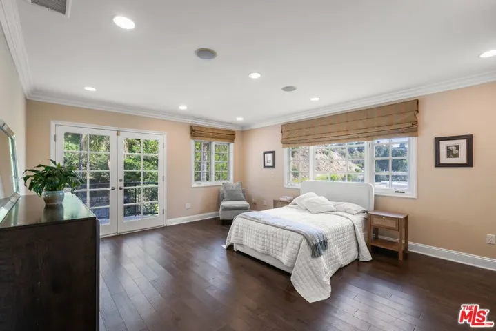 9023 Alto Cedro Drive, Beverly Hills, California 90210