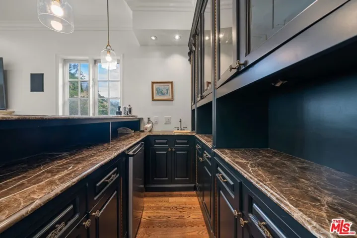 9023 Alto Cedro Drive, Beverly Hills, California 90210