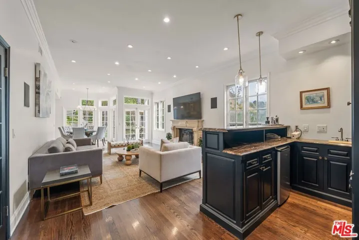 9023 Alto Cedro Drive, Beverly Hills, California 90210