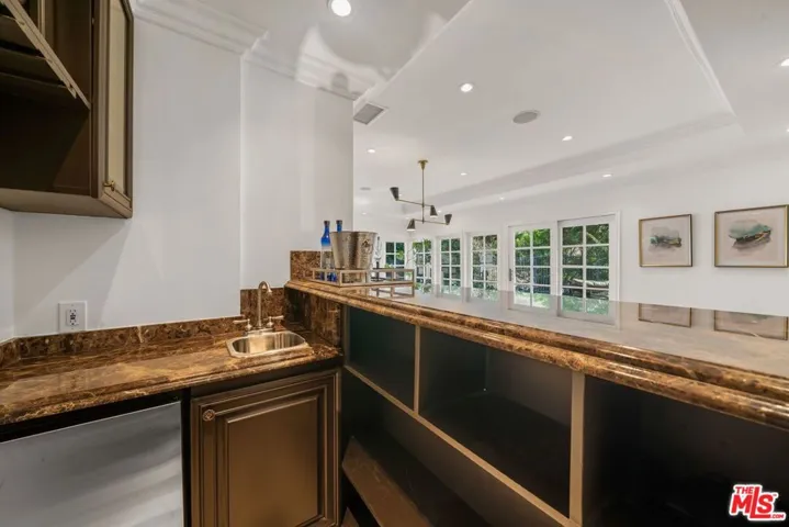 9023 Alto Cedro Drive, Beverly Hills, California 90210