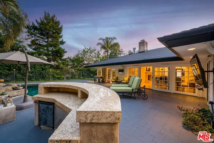 9023 Alto Cedro Drive, Beverly Hills, California 90210