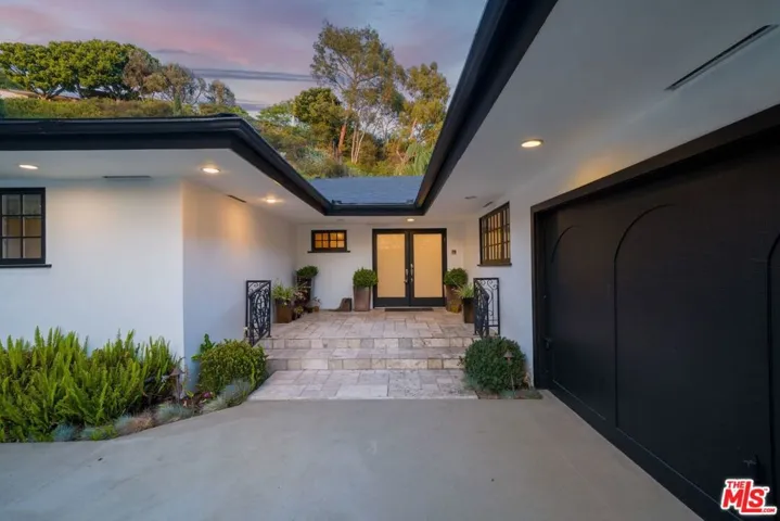 9023 Alto Cedro Drive, Beverly Hills, California 90210
