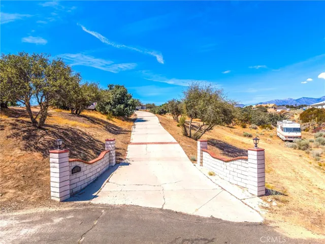 10505 Canyon, Oak Hills, California 92344