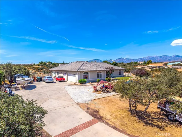 10505 Canyon, Oak Hills, California 92344