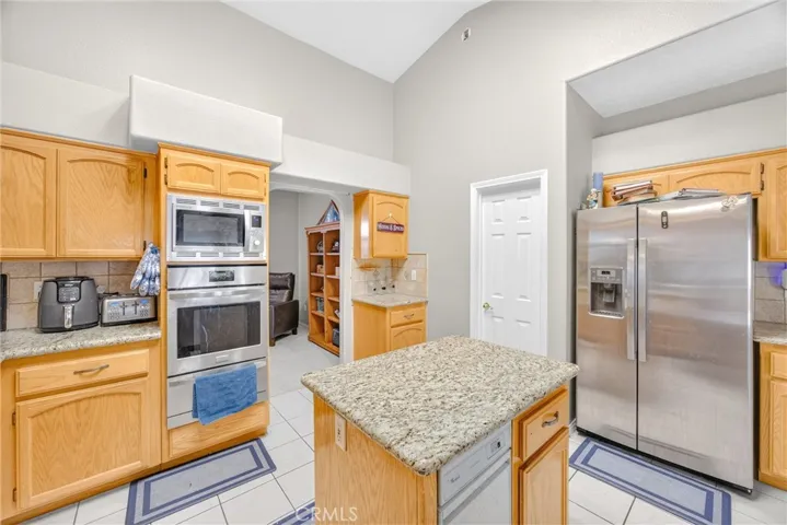 10505 Canyon, Oak Hills, California 92344