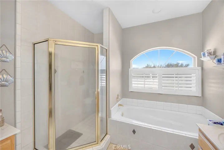 10505 Canyon, Oak Hills, California 92344