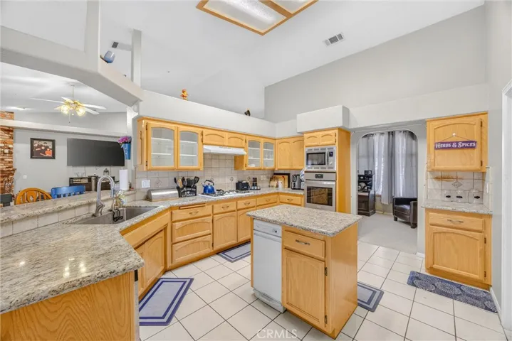 10505 Canyon, Oak Hills, California 92344