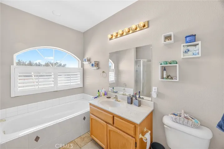 10505 Canyon, Oak Hills, California 92344