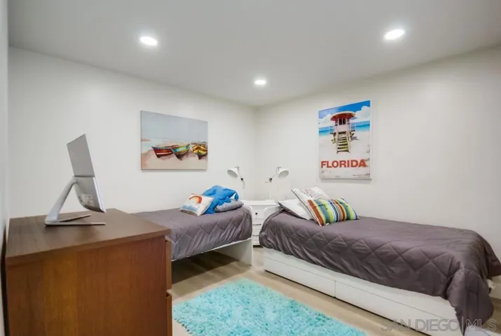 6952 Camino Amero, San Diego, California 92111