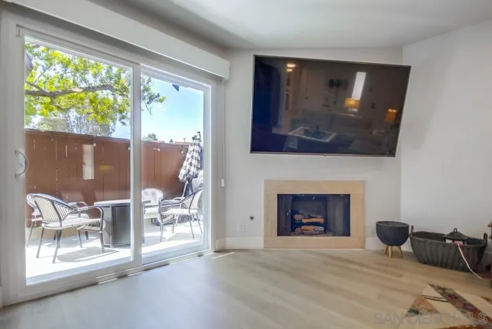 6952 Camino Amero, San Diego, California 92111