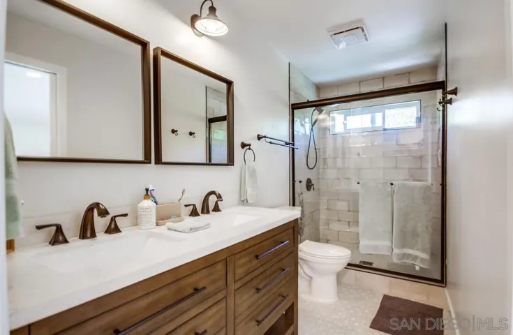 6952 Camino Amero, San Diego, California 92111