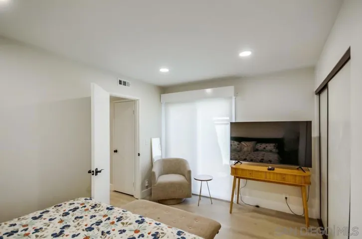 6952 Camino Amero, San Diego, California 92111