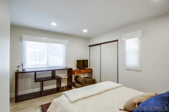 6952 Camino Amero, San Diego, California 92111
