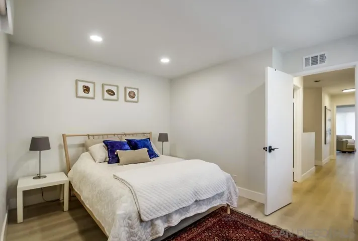 6952 Camino Amero, San Diego, California 92111
