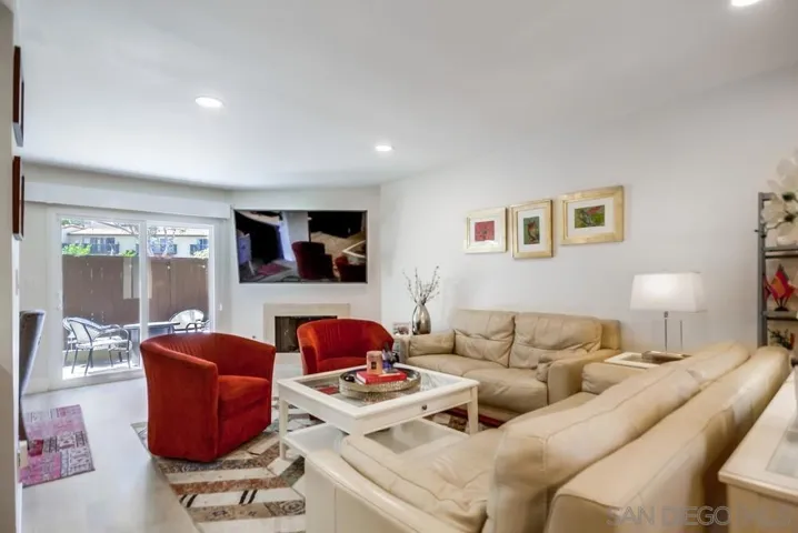 6952 Camino Amero, San Diego, California 92111