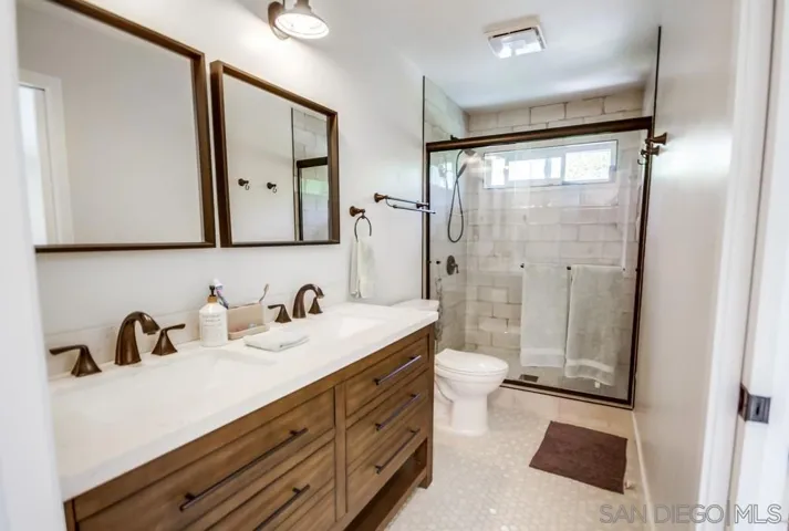 6952 Camino Amero, San Diego, California 92111