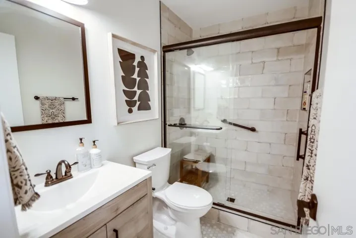 6952 Camino Amero, San Diego, California 92111
